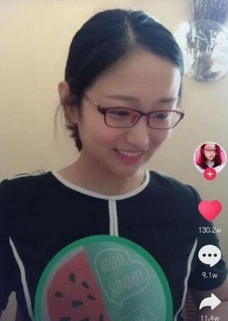 抖音拿西瓜扇的小姐姐是誰(shuí)叫什么？專屬小可愛(ài)是誰(shuí)ID介紹